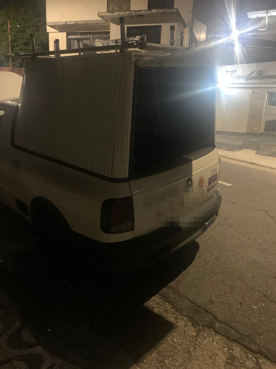 Veículo recuperado na rua durante a madrugada